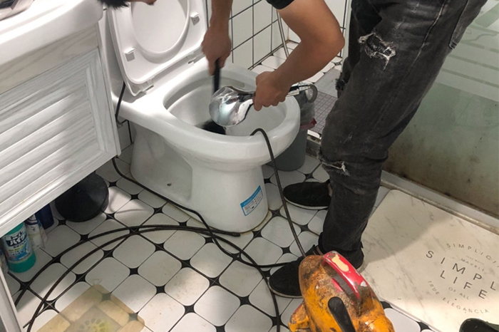 濂溪马桶堵塞自己疏通还是找师傅？专业上门服务让你省时更省心